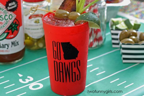 Personalized Plastic Stadium Cups for Football Tailgating {22 oz}